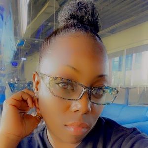 Meet your Posher, Lakima